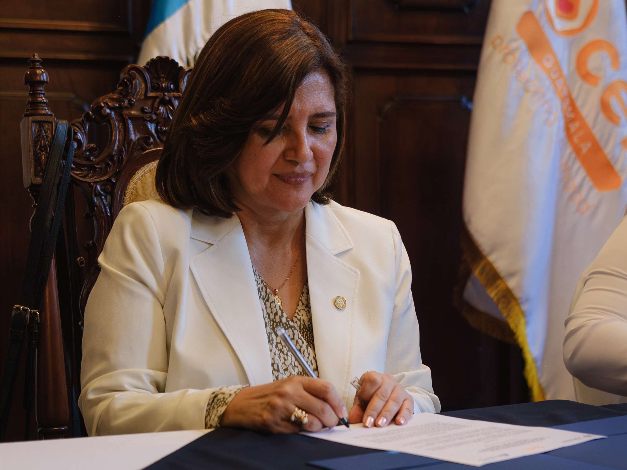 CERI agreement with Guatemala. Vice President of Guatemala. Opportunities for Young Leaders. Carlos F. Novella Foundation.